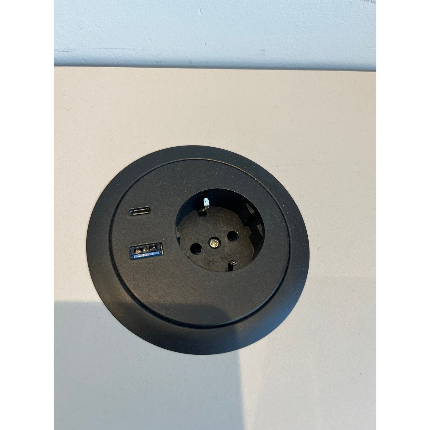 Arbeidspult for 4 pers fra Norengros, desktop linoleum, 470x70 cm