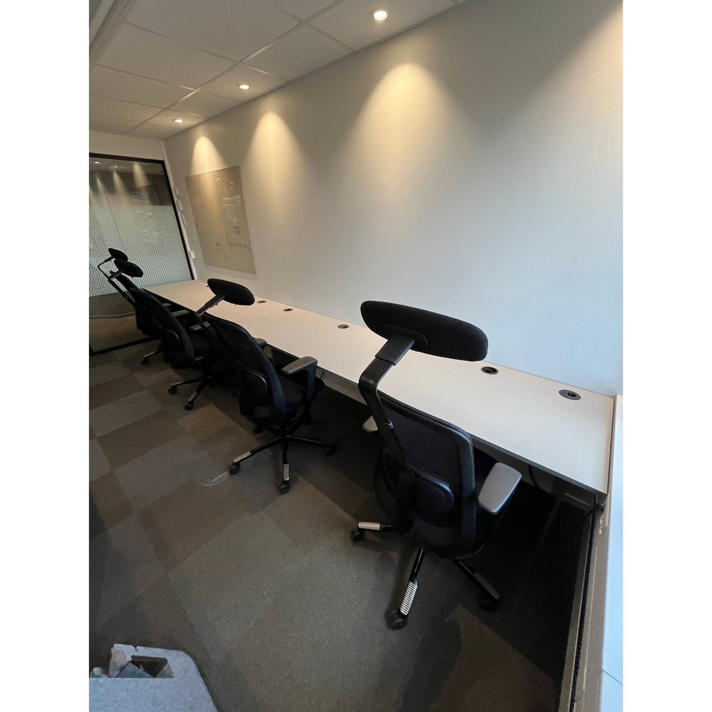 Arbeidspult for 4 pers fra Norengros, desktop linoleum, 470x70 cm