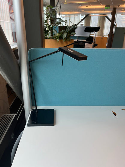 LUXO bordlampe Ninety T78 LED fra Glamox, sort