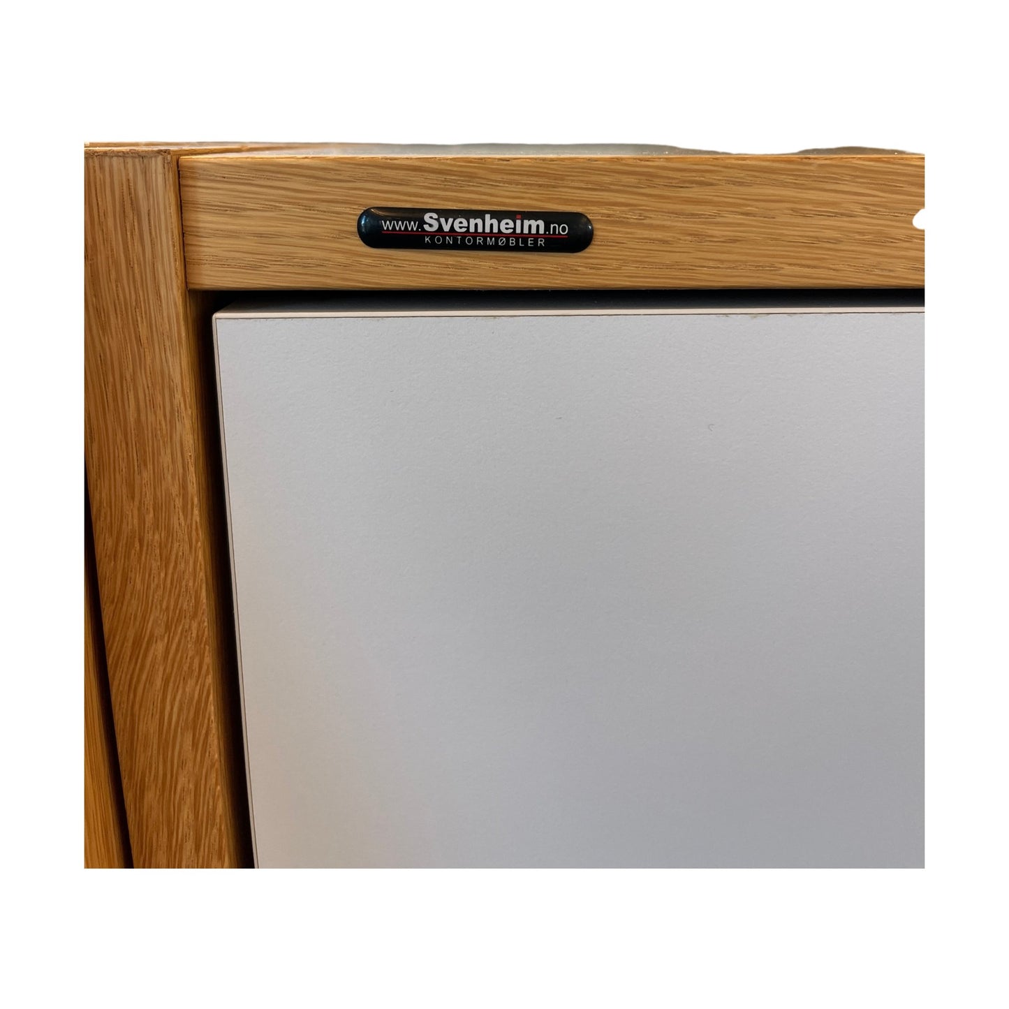 Svenheim skap, trefarget, 2 dører