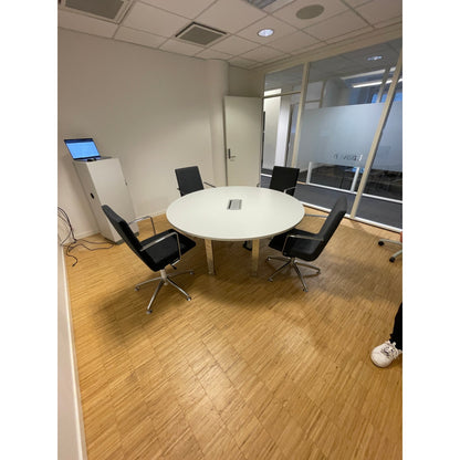 Rundt møtebord fra EFG, lys grå, 160x160 cm