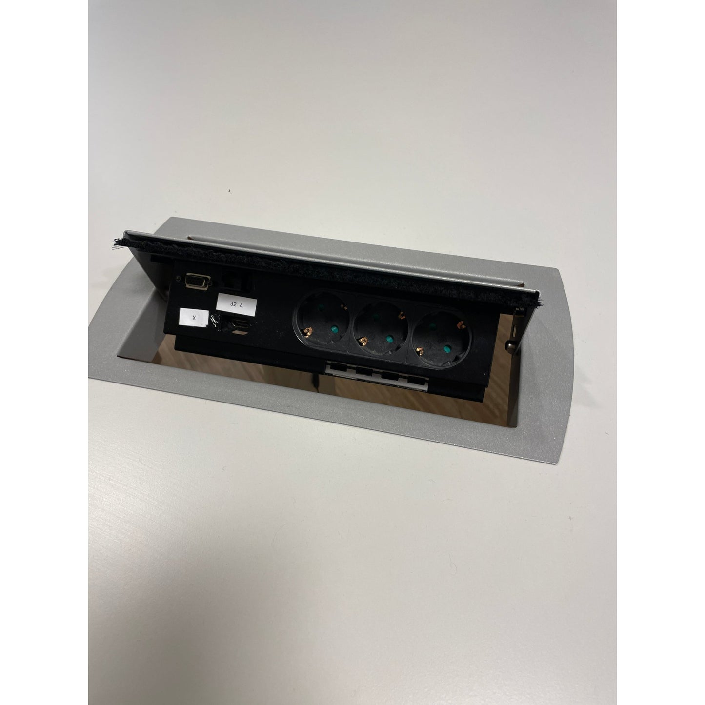 Rundt møtebord fra EFG, lys grå, 160x160 cm