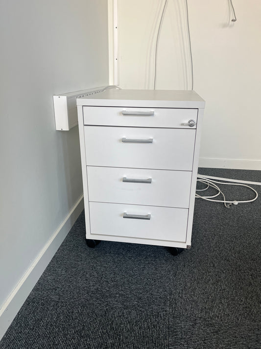 Skuffeseksjon på hjul, hvit