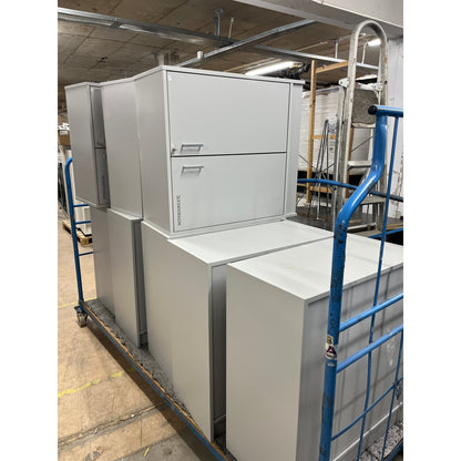 Slagdørskap fra Aarsland, lys grå laminat, 2A4