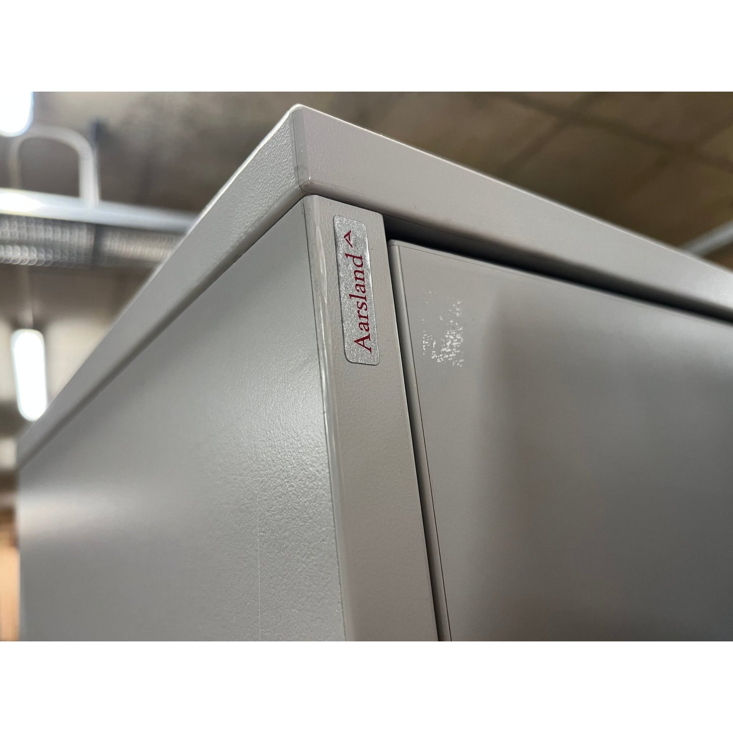 Slagdørskap fra Aarsland, lys grå laminat, 2A4