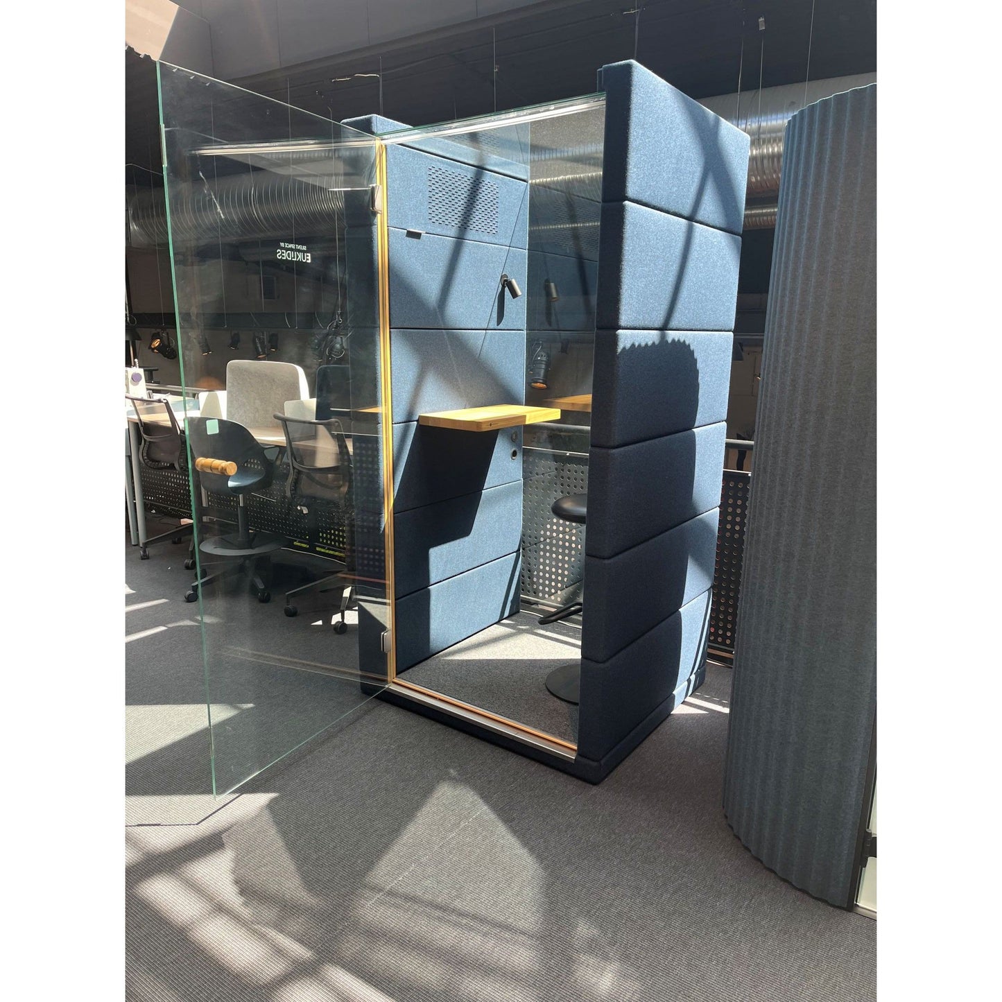 Stillerom - MICROOFFICE UNIQ PULSE fra Silent Lab, 117,7x100,4x228,5 cm
