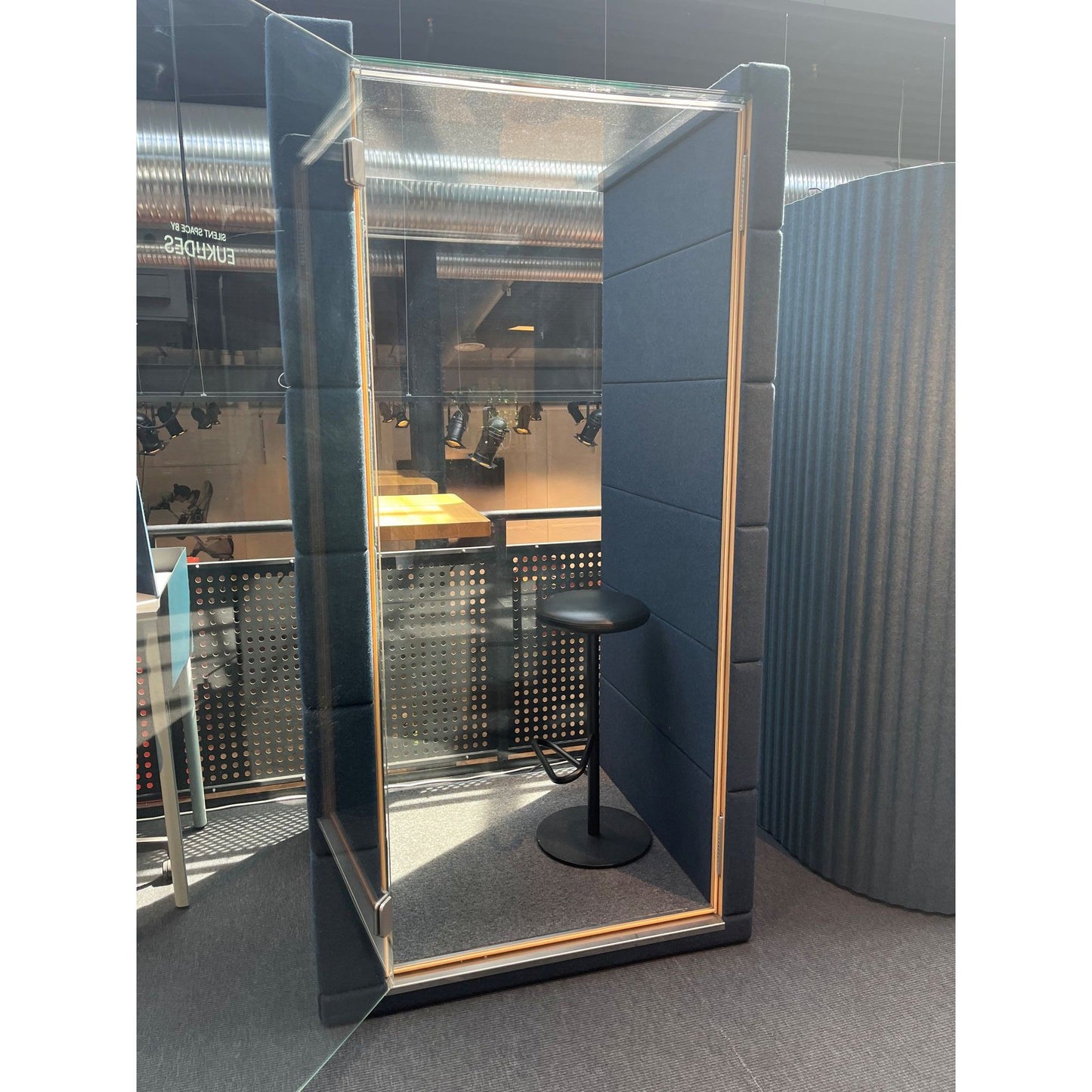 Stillerom - MICROOFFICE UNIQ PULSE fra Silent Lab, 117,7x100,4x228,5 cm