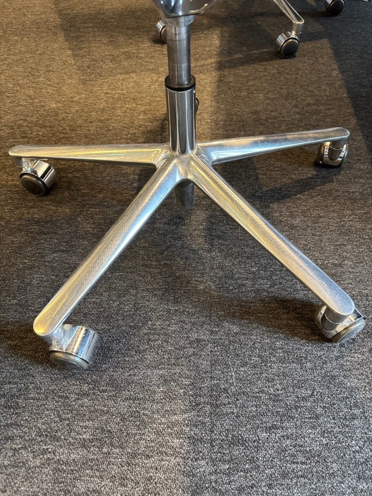 ICF møteromsstol, svart mesh, svingbar med hjul