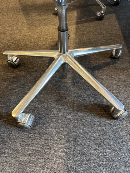 ICF møteromsstol, svart mesh, svingbar med hjul