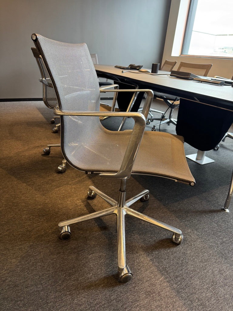 ICF møteromsstol, svart mesh, svingbar med hjul