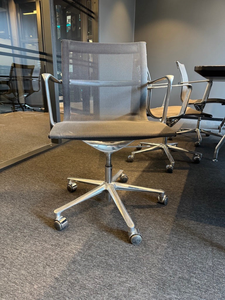 ICF møteromsstol, svart mesh, svingbar med hjul