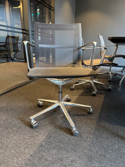 ICF møteromsstol, svart mesh, svingbar med hjul