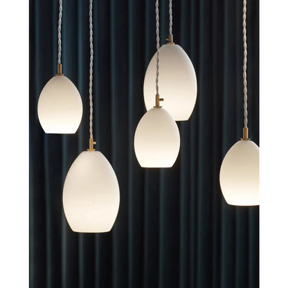 Unika pendelampe fra Northern, hvit glass