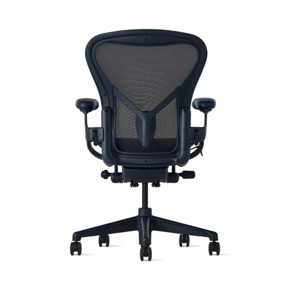 Aeron Remastered kontorstol fra Herman Miller, Nightfall – str. B