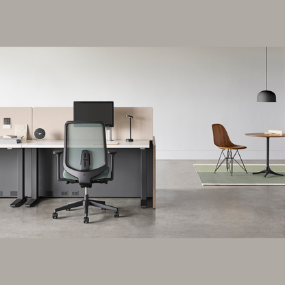 Verus kontorstol fra Herman Miller, sort – selvjusterende tiltmotstand
