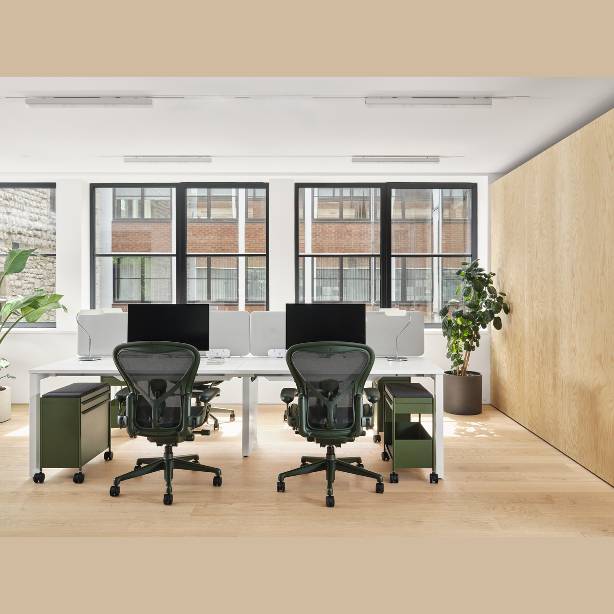 Aeron Remastered kontorstol fra Herman Miller, Jasper – str. B