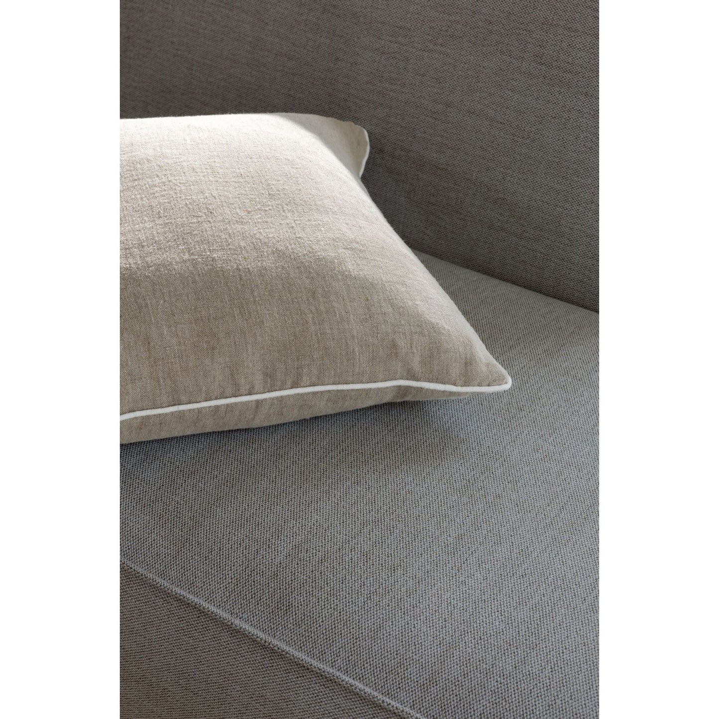 Isa 2-seter sofa fra Kid i grå