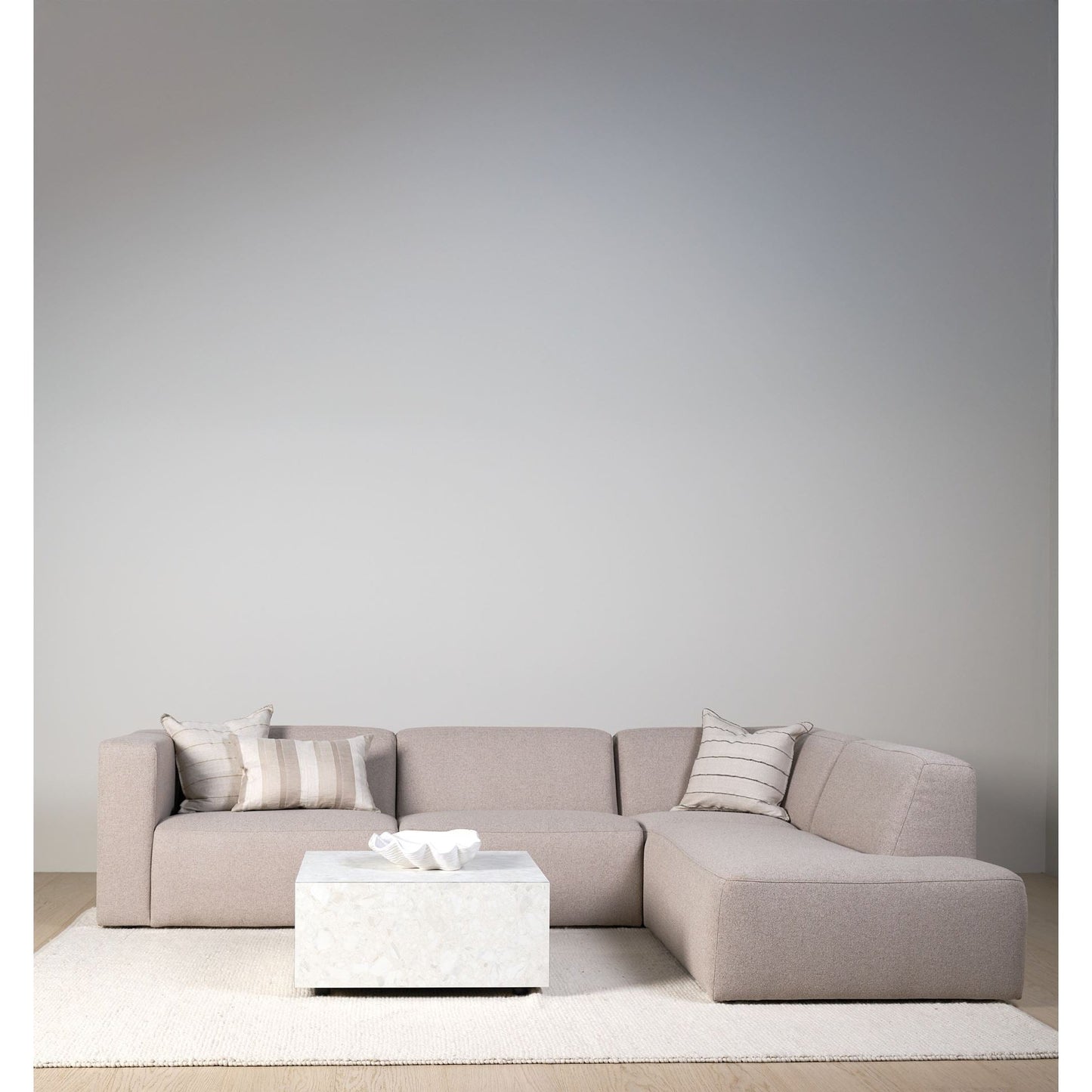 Juno Modulsofa 1,5 seter m/armlene høyre beige fra Kid, slitesterkt tekstil