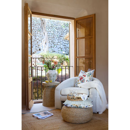 Noa Lenestol fra Kid i hvit