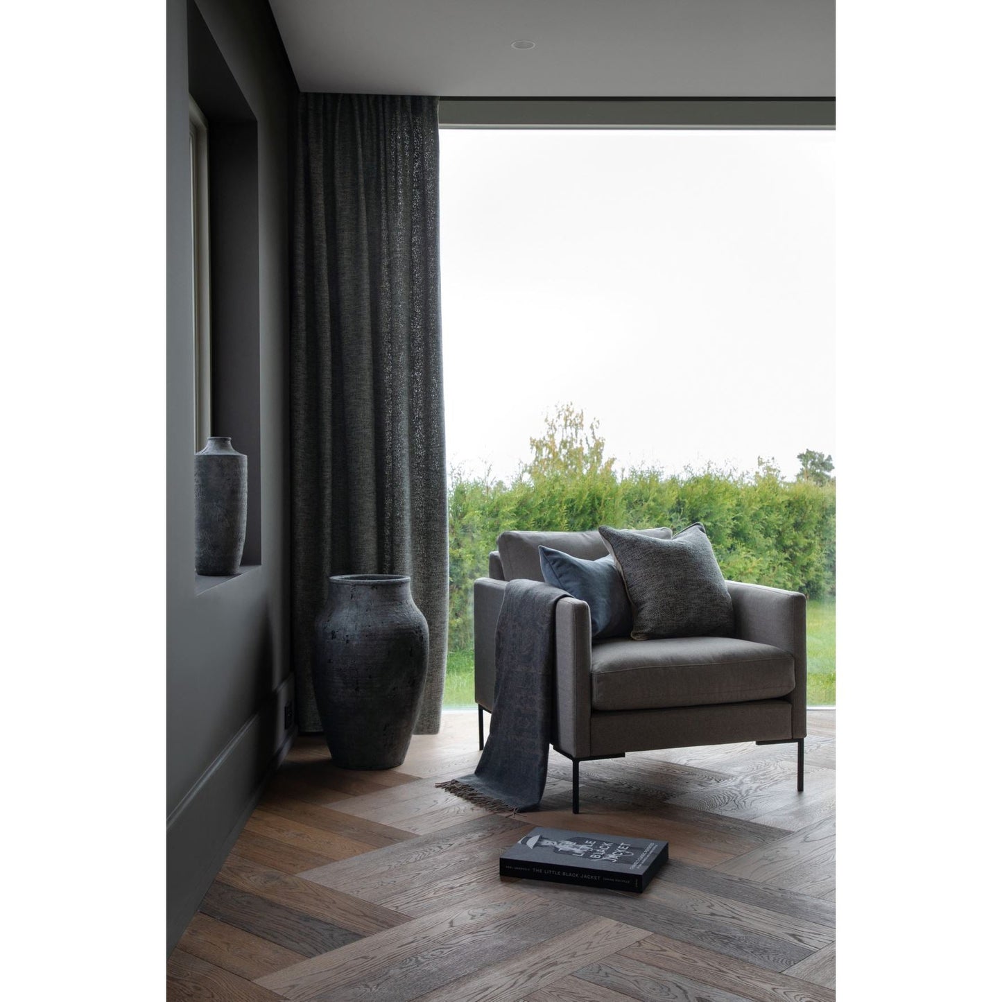 Sofia, Forms & Objects, loungestol i grå fra Kid 75x95x83