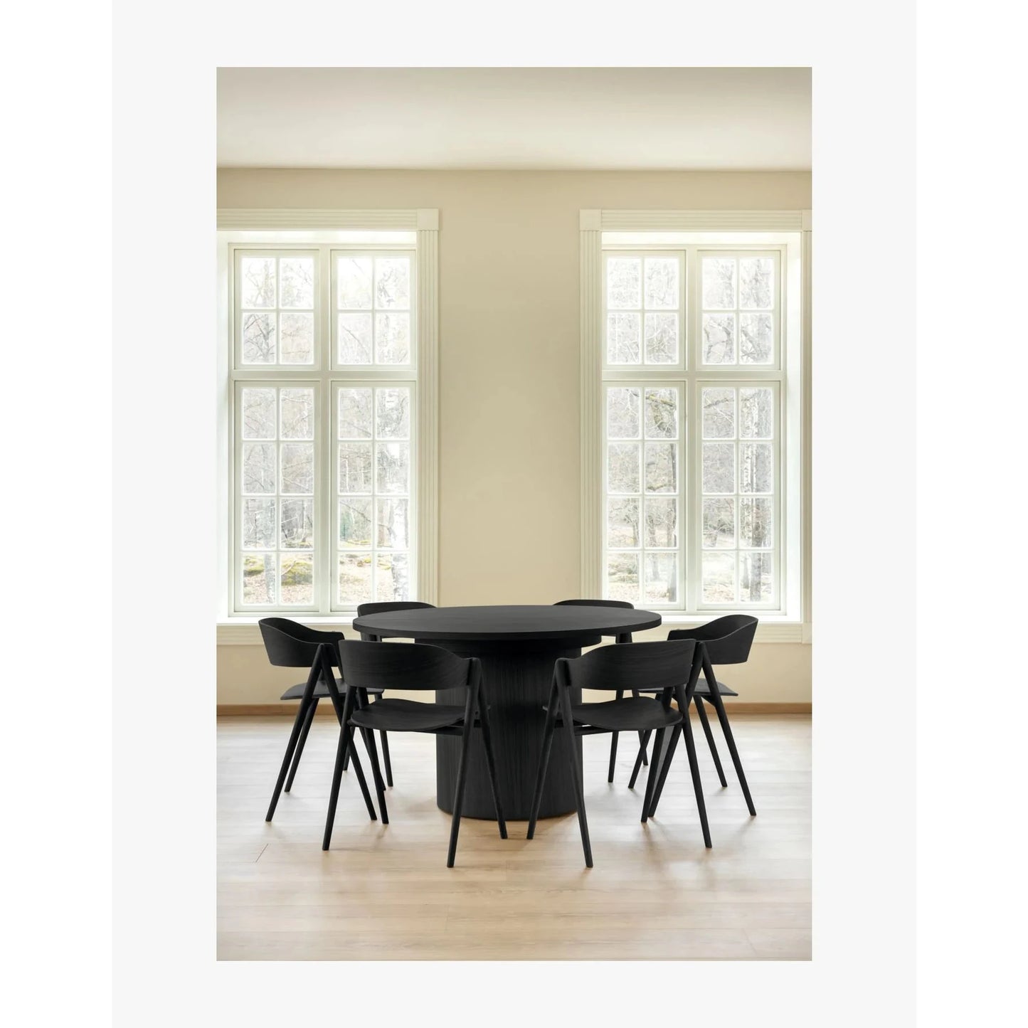 Mie, Forms & Objects, Spisebord svart - ø 127 cm