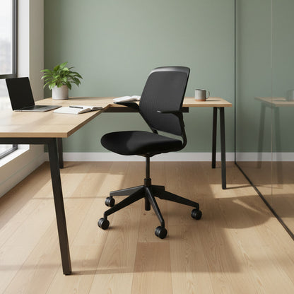 COBI kontorstol fra Steelcase i svart, mesh rygg med armlener