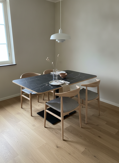 (120x70) spisebord i svart, marmorert bordplate
