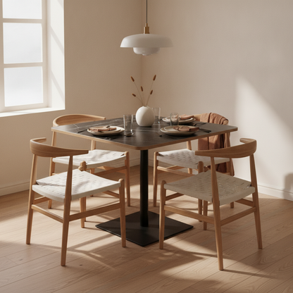 (70x70) spisebord i svart, marmorert bordplate