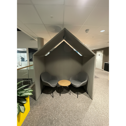 Samtalerom, trukket i ull fra Gøtessons The Hut