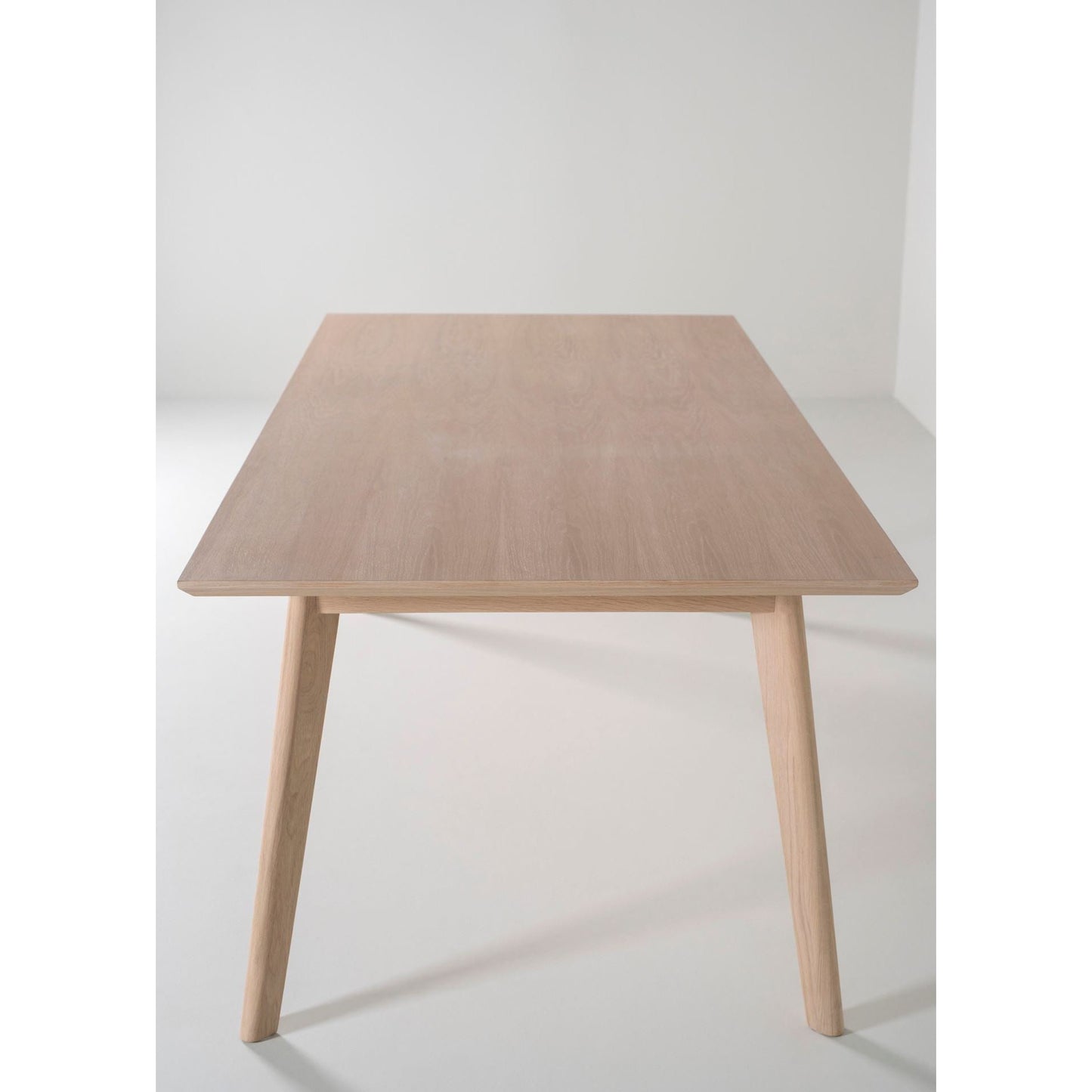 Nora spisebord fra Kid, 100x200 cm, eikefiner