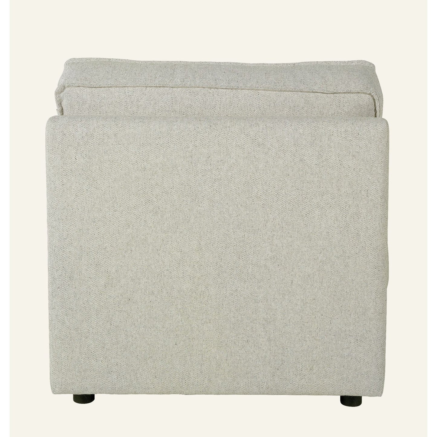 Olivia Lenestol fra Kid i beige