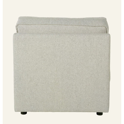 Olivia Lenestol fra Kid i beige