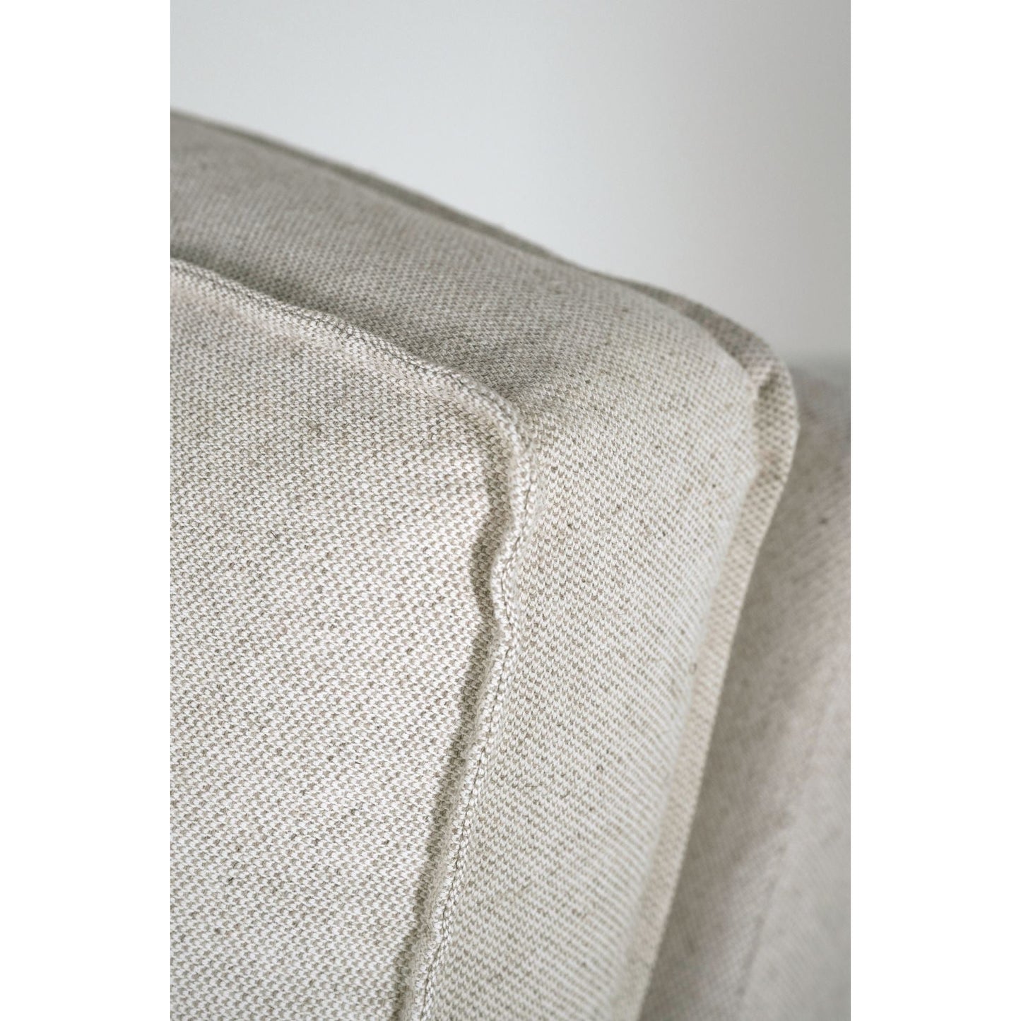 Olivia Lenestol fra Kid i beige