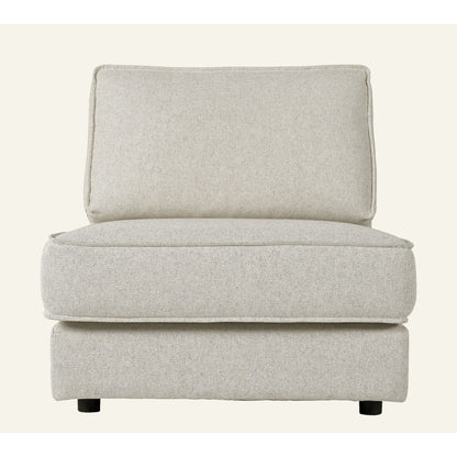 Olivia Lenestol fra Kid i beige