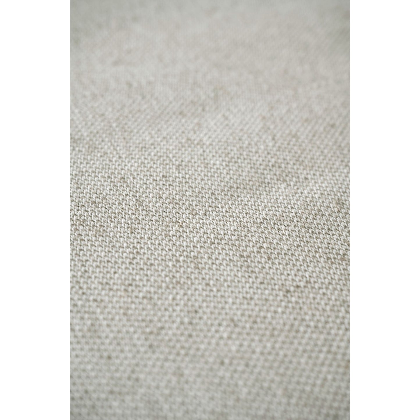 Olivia Lenestol fra Kid i beige