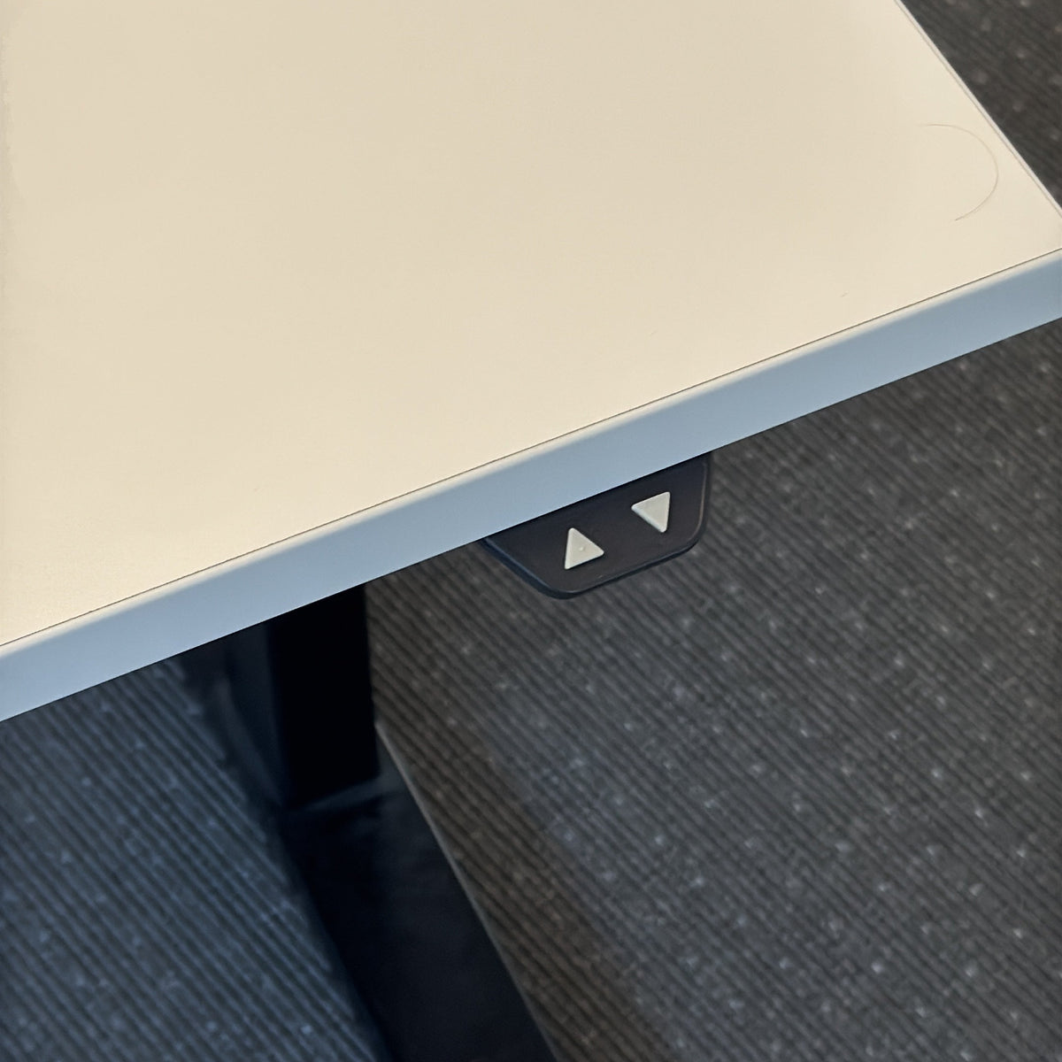 (140x80) Linak el hev/senk i hvit, svart understell