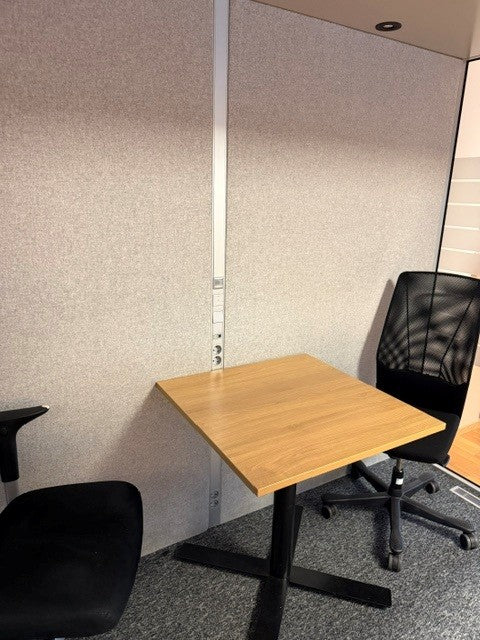 Work stillerom (pod) fra QuietPod i sølv, glassdører