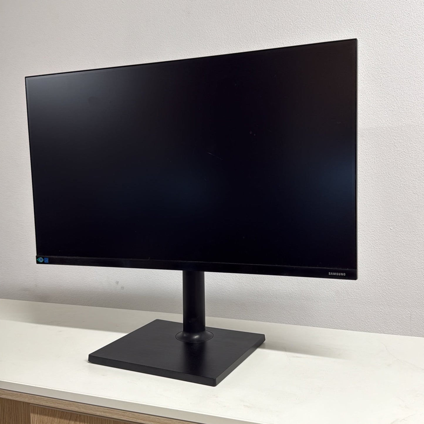 Samsung F27T450FQR — 27" Full HD IPS-skjerm