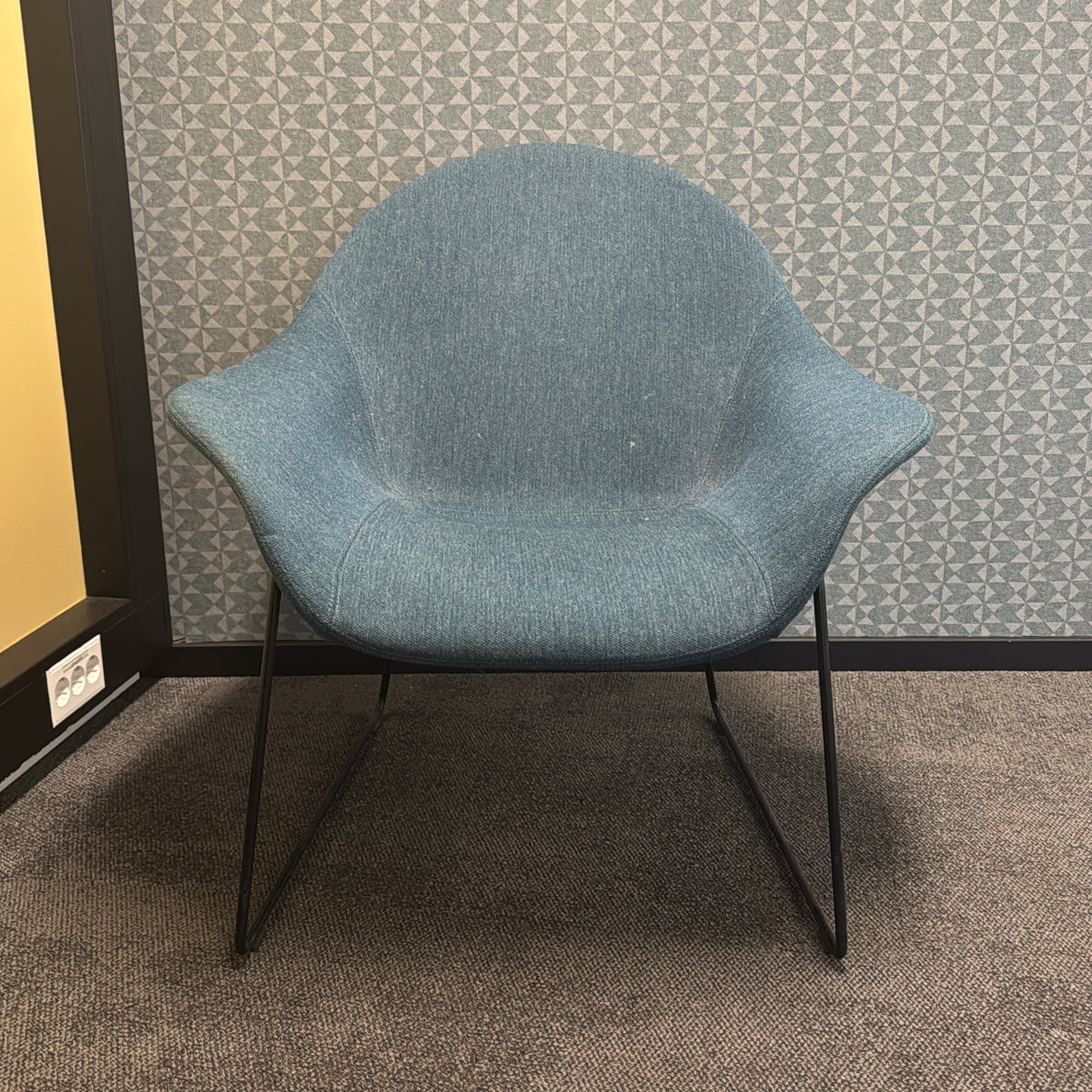 Johanson Design Atticus High Loungestol i blå, metallstativ