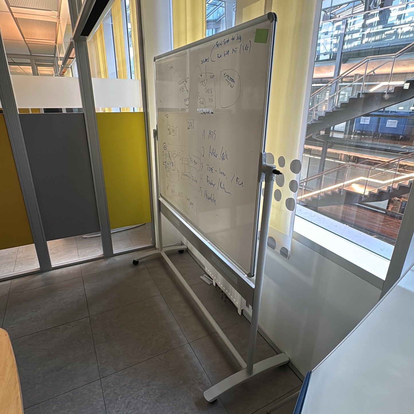 Whiteboard fra Nobo i hvit