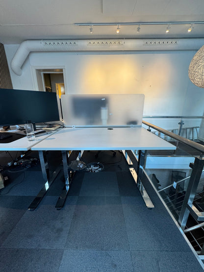 (120x80) EFG hev/senk-bord i hvit, kabelgjennomføring