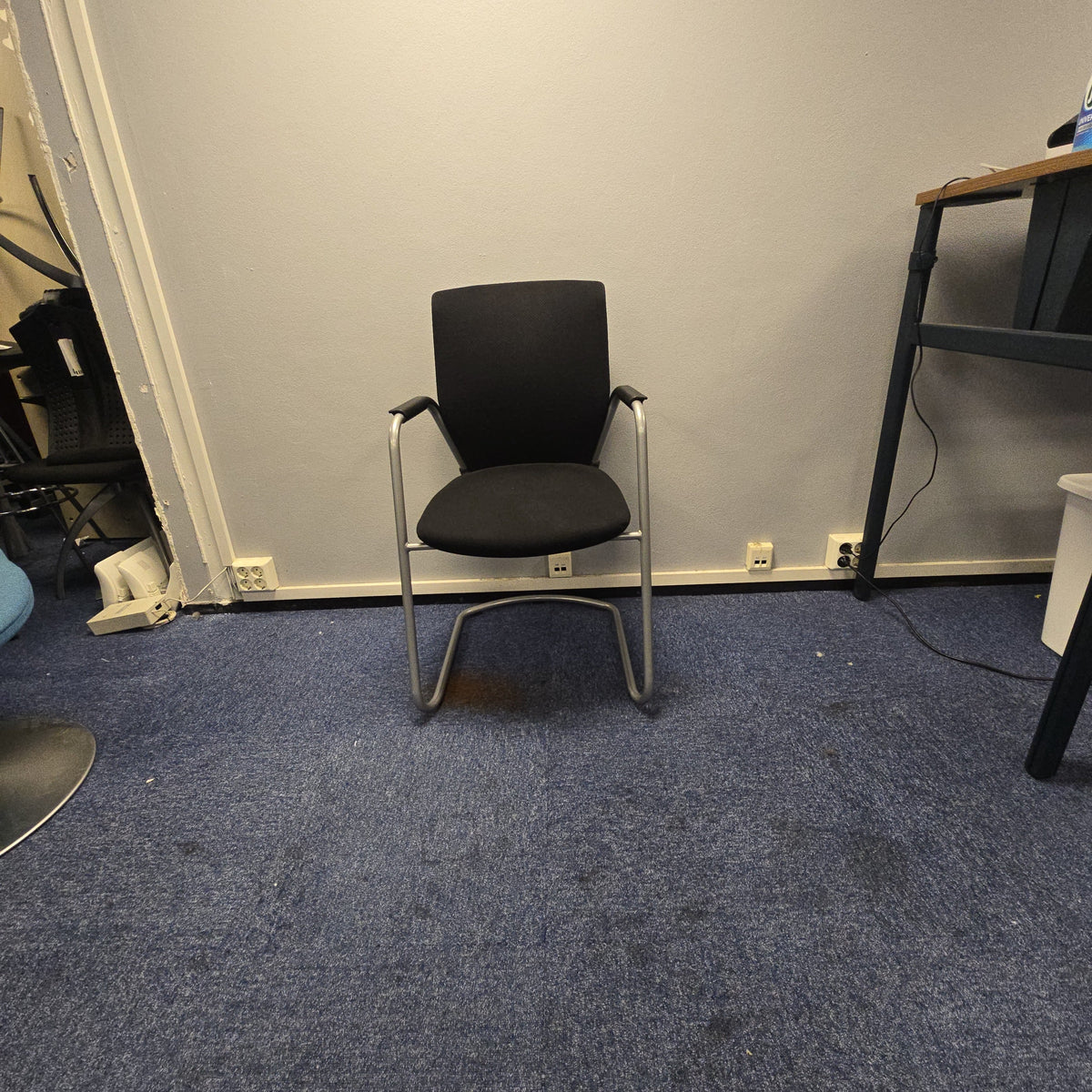 Futu Communication konferansestol fra HÅG i svart, sledekufer