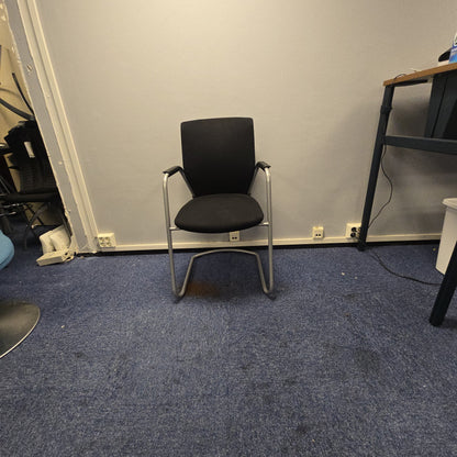 Futu Communication konferansestol fra HÅG i svart, sledekufer