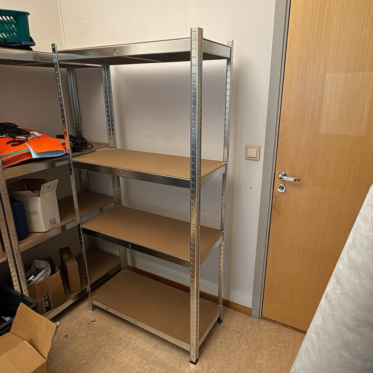 (90x40x180) skap i sølv, 4 hylleplan