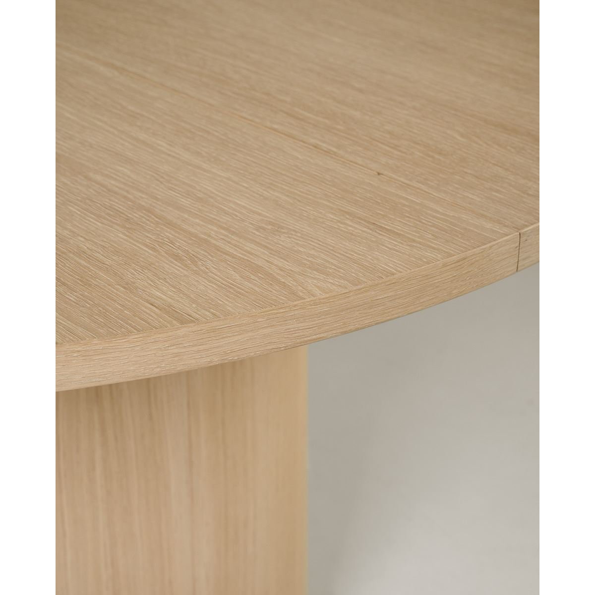 Mie spisebord fra Kid, Ø 127 cm, eikefiner