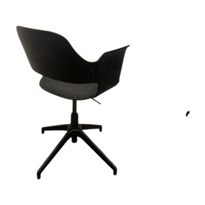 FJÄLLBERGET møtestol fra IKEA i svart