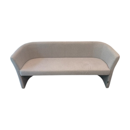 AJ Produkter CLOSE sofa i grå
