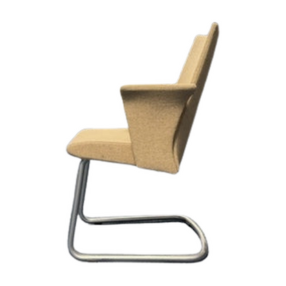 Møteromsstol fra Fora Form i beige