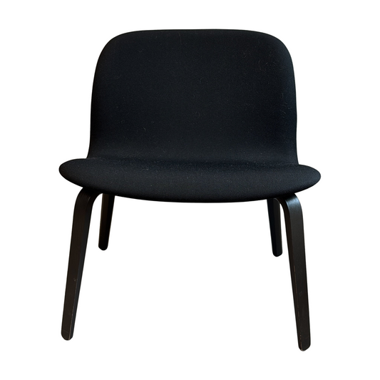 Visu Lenestol fra Muuto i svart