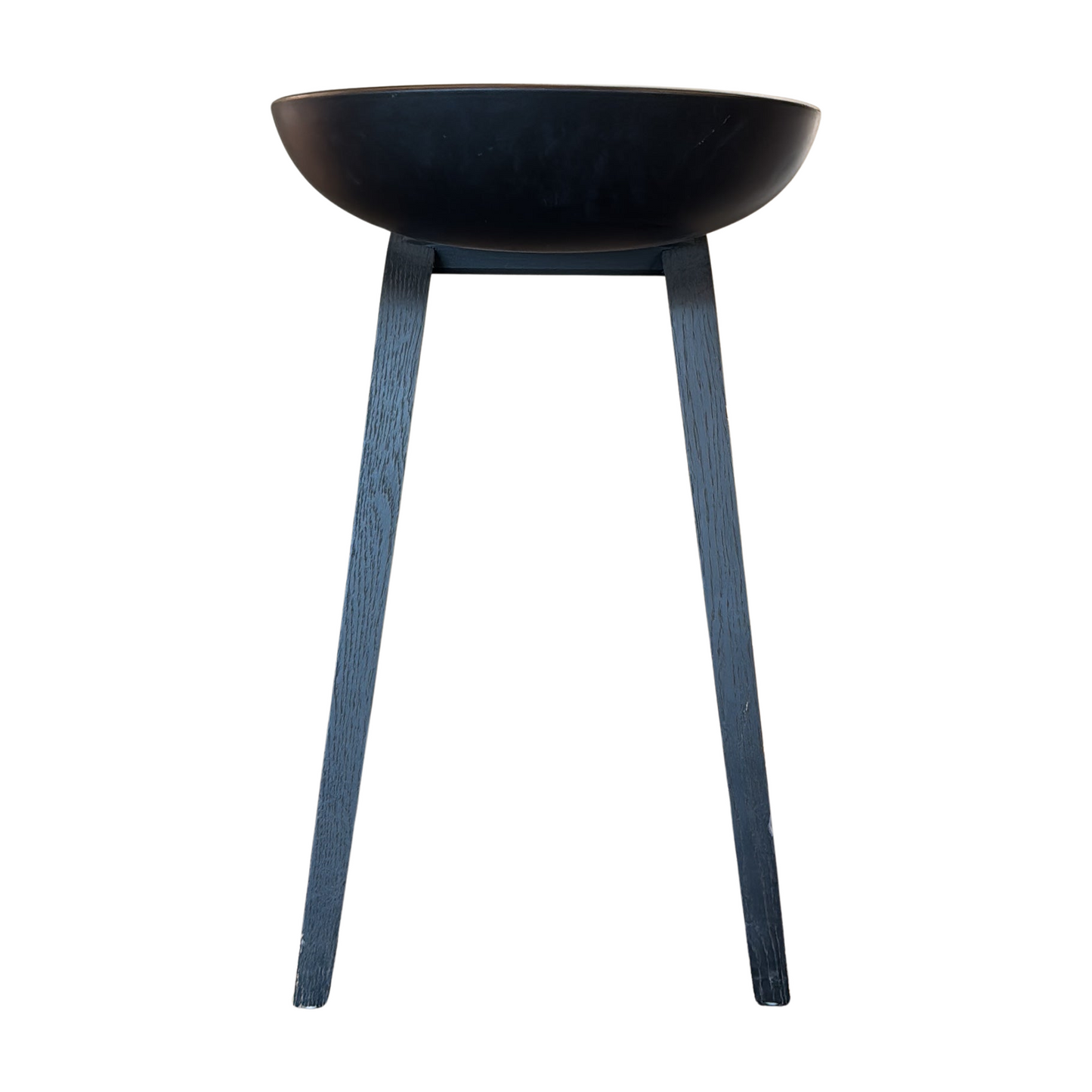 About a Stool AAS 32 fra HAY i svart